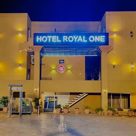 Hotel Royal One Мултан Екстер'єр фото