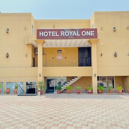 Hotel Royal One Мултан Екстер'єр фото