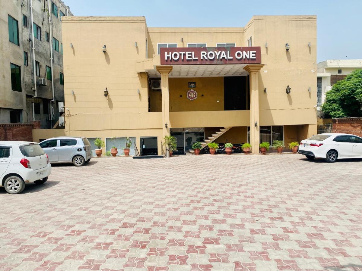 Hotel Royal One Мултан Екстер'єр фото